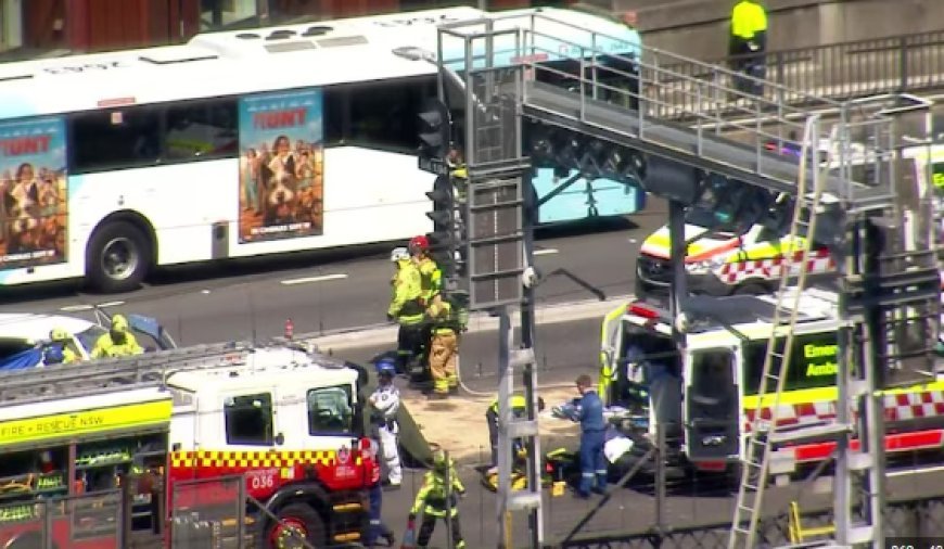 Two people dead in multi-vehicle crash on Sydney Harbour Bridge